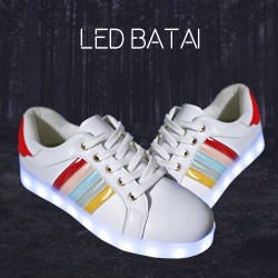 Balti LED batai su spalvotomis juostelėmis