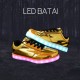 Blizgantys aukso spalvos LED batai