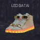 Balti LED batai su metaline sagtimi