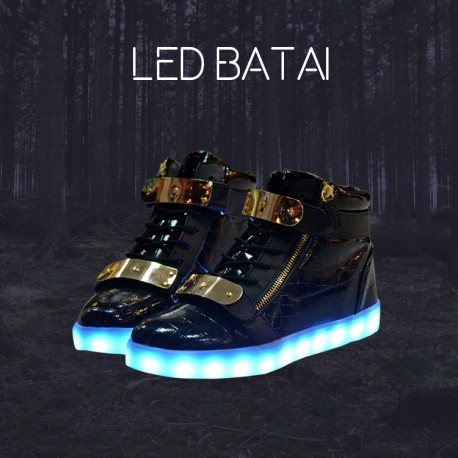 Juodi LED batai su metaline sagtimi