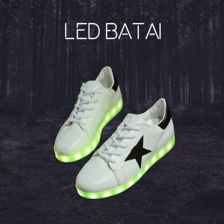 Balti LED batai su juoda žvaigžde